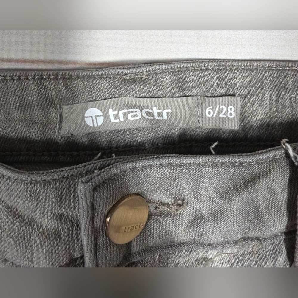 Tractr Grey Distressed Denim Shorts Size 6/28 - New With Tags - Picture 6 of 8